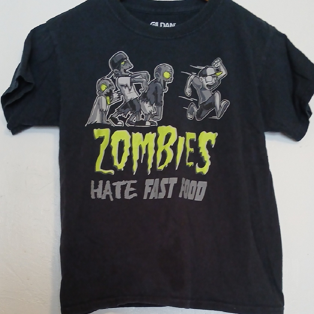 Gildan ' Zombies Hate Fast Food' Unisex Youth Shirt L